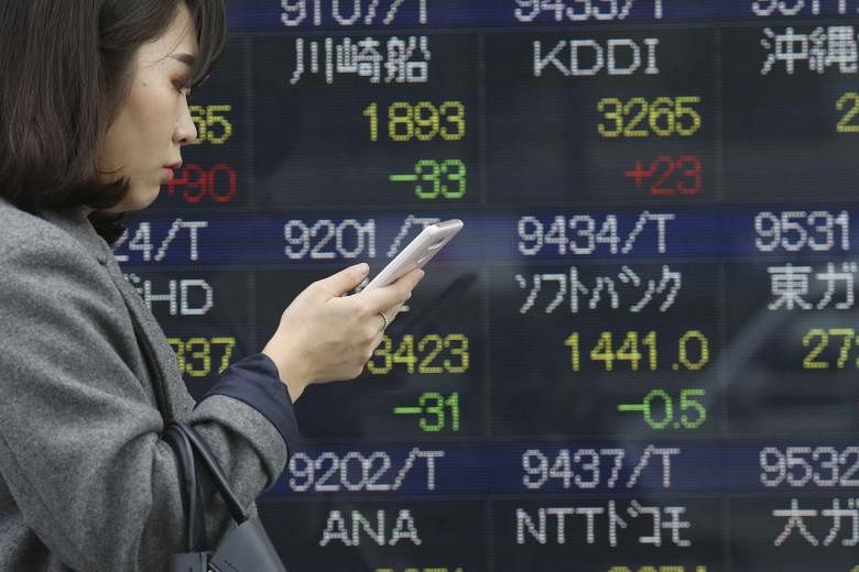 Saham Asia diperdagangkan datar dengan dunia pada rekor tertinggi