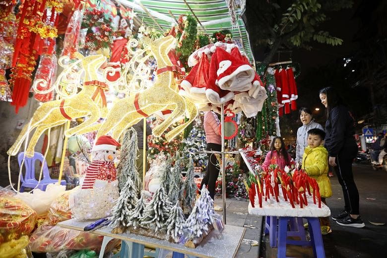 Lampu Natal, kusut dalam perang dagang, menunjukkan perjuangan Vietnam