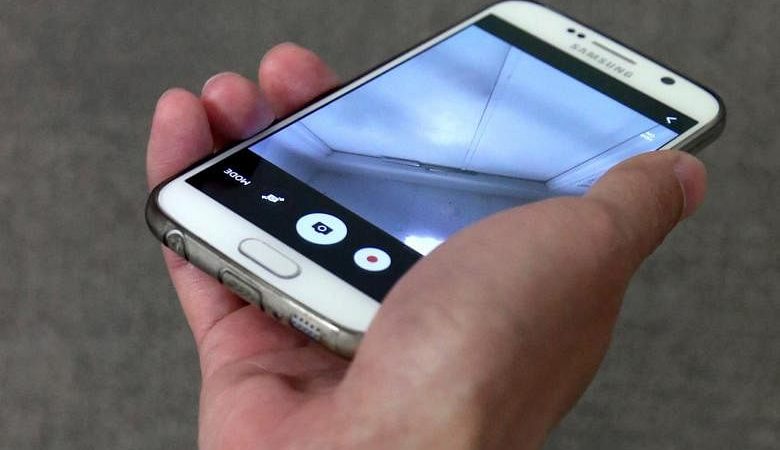 Remaja mengaku mengarahkan kamera ponsel ke gadis itu saat dia mandi selama perkemahan sekolah
