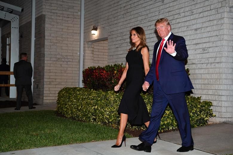 Presiden AS Donald Trump dan istrinya Melania menghadiri kebaktian gereja yang dipenuhi musik pada Malam Natal