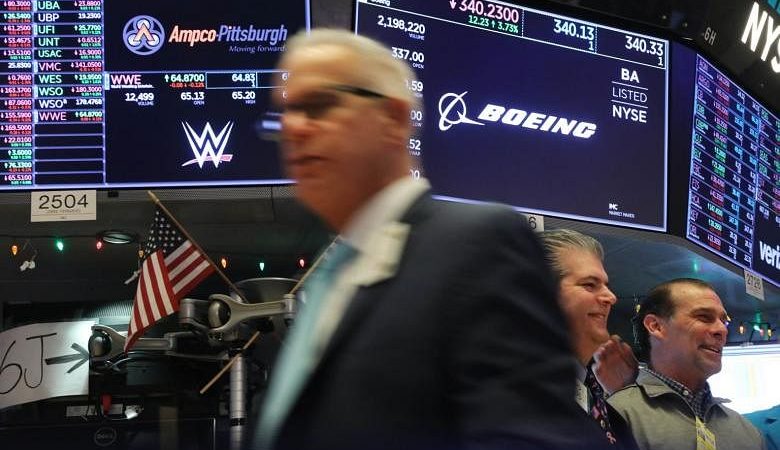 Saham AS berakhir pada rekor lagi, CEO baru mengangkat Boeing