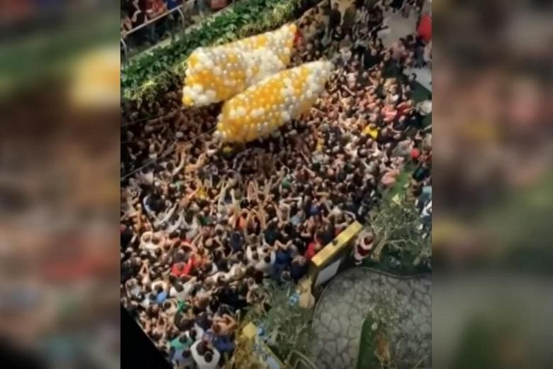 Perebutan hadiah Natal Australia menyebabkan selusin orang terluka