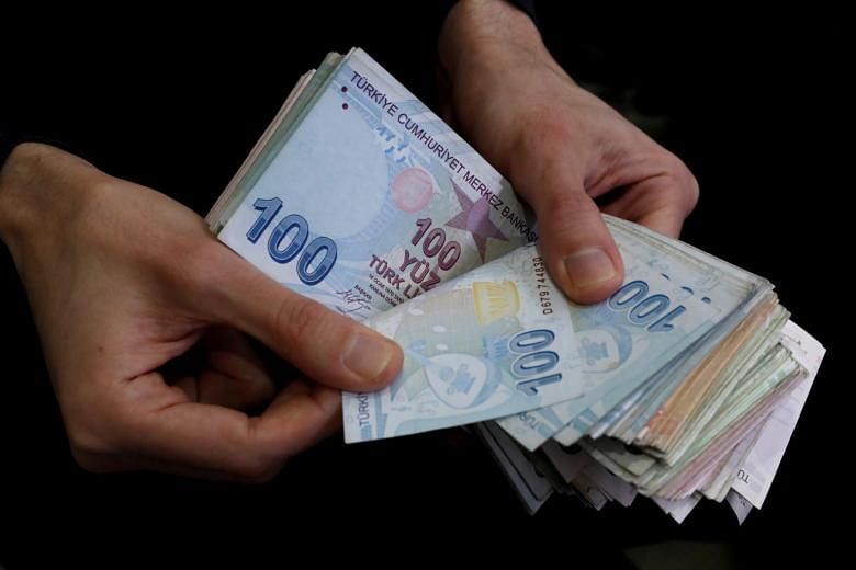 Risiko flash-crash kembali saat Jepang menutup jendela untuk liburan enam hari