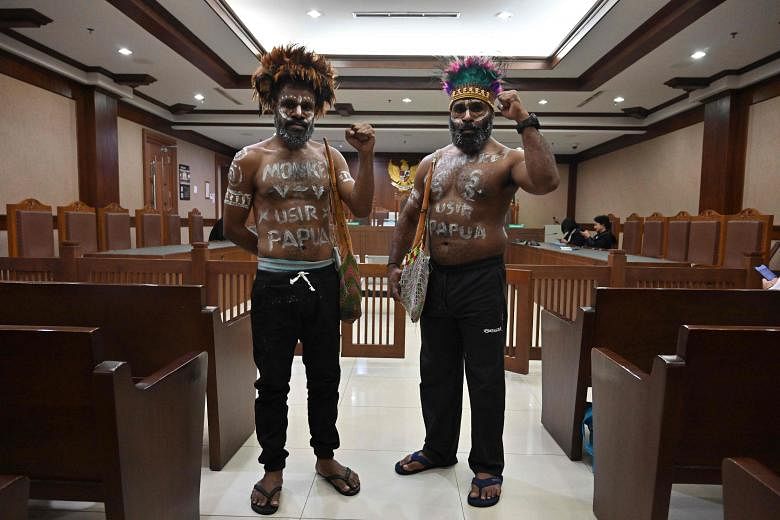 Orang Papua yang diadili di Indonesia diperintahkan untuk menghapus labu penis